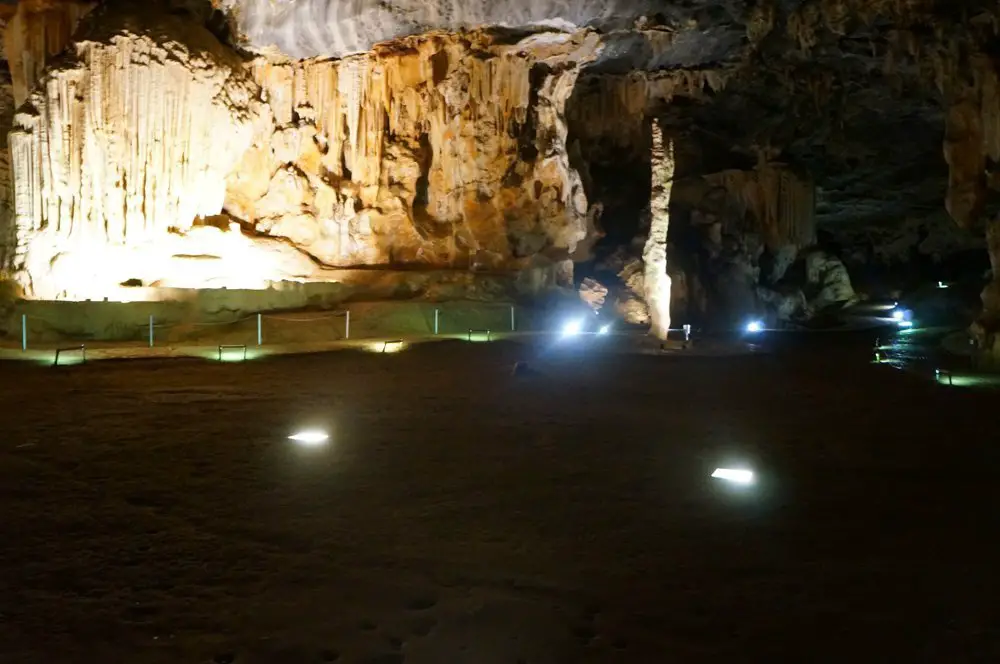 No matter the tour type, standard or adventure, both will let you admire the beauty of the caves.