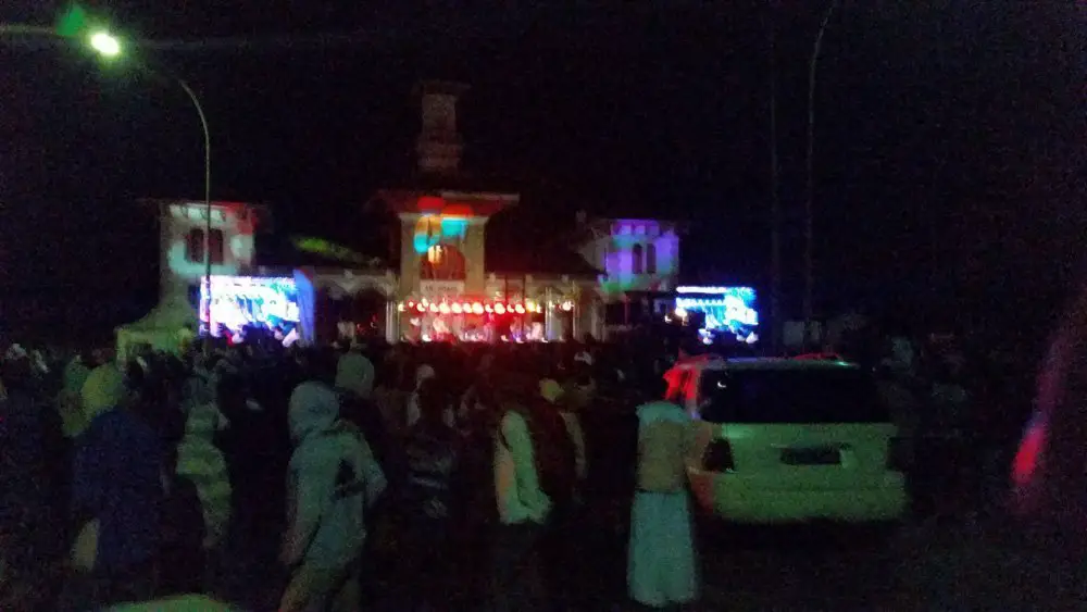 Concert and big Saturday party night in Antsirabe! Never have I seen so many perplexed locals after seeing us.