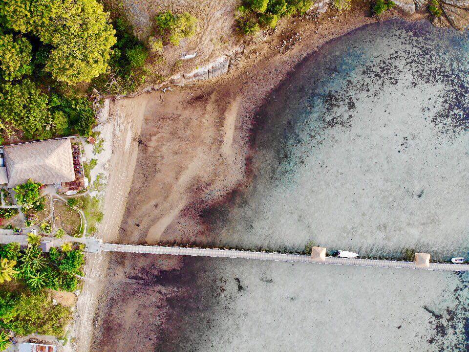 aerial image scuba junkie komodo