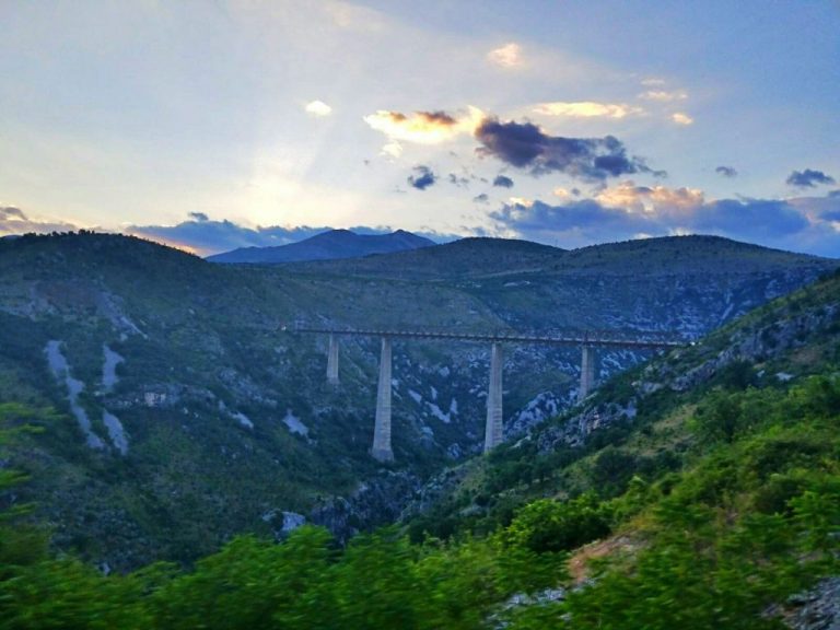 bridges on belgrade to bar train