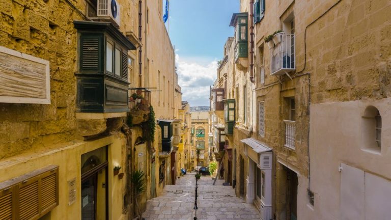 Malta Valletta buildings and streets