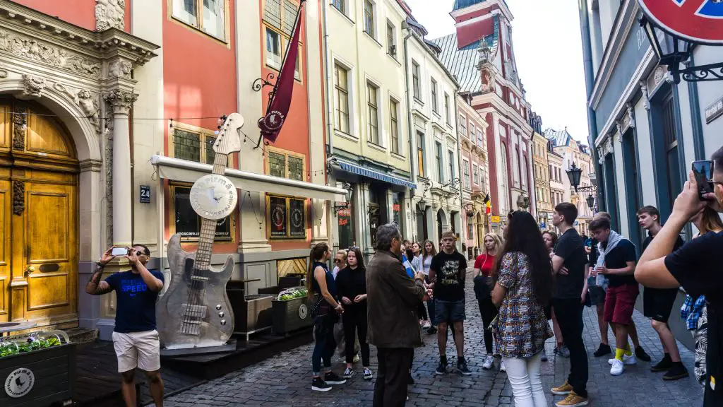 Walking tour guide in Riga