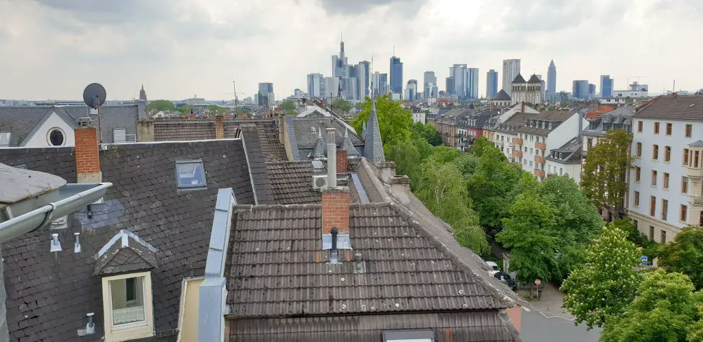 Views of Frankfurt from this amazing Balkon in Nordend