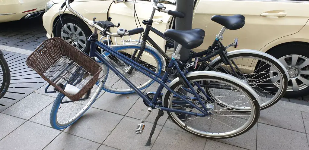 A Black Deluxe 7 and Blue Deluxe 7 Swapfiets bike in Germany