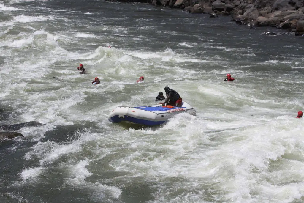 white water rafting victoria falls