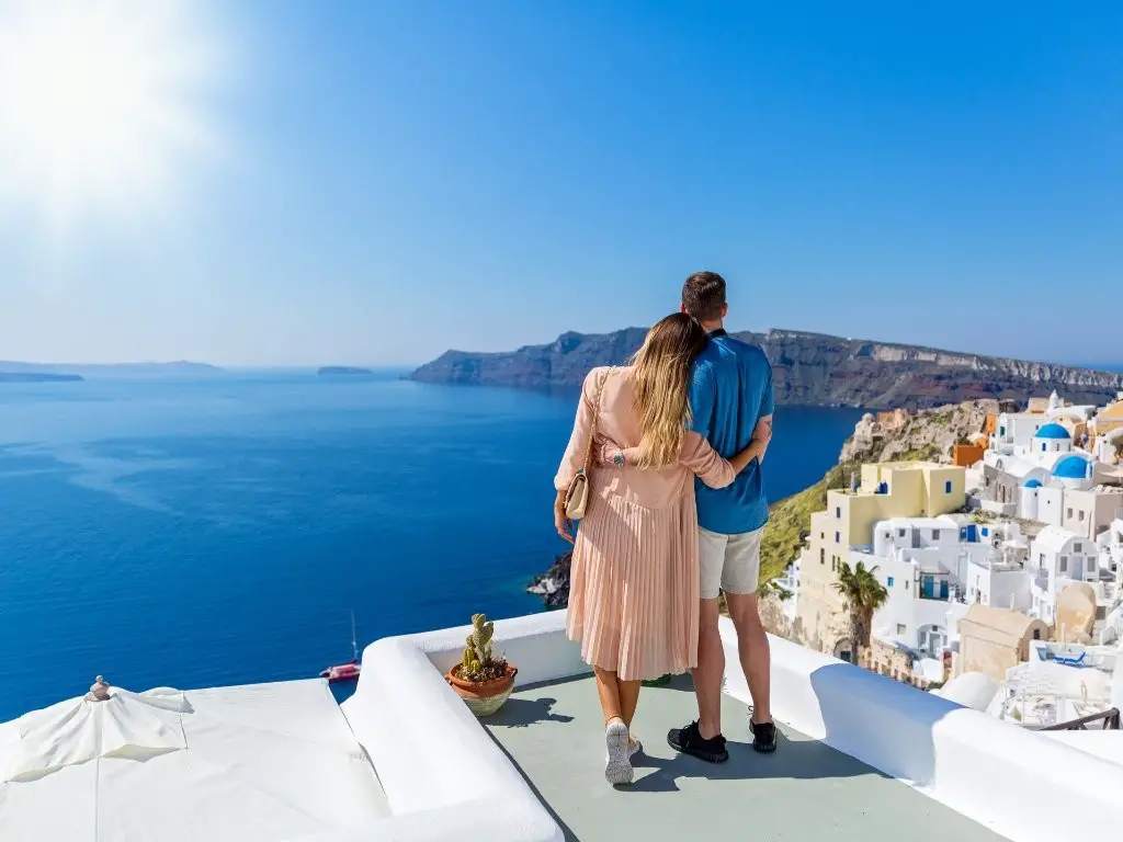 santorini couple honeymoon greece