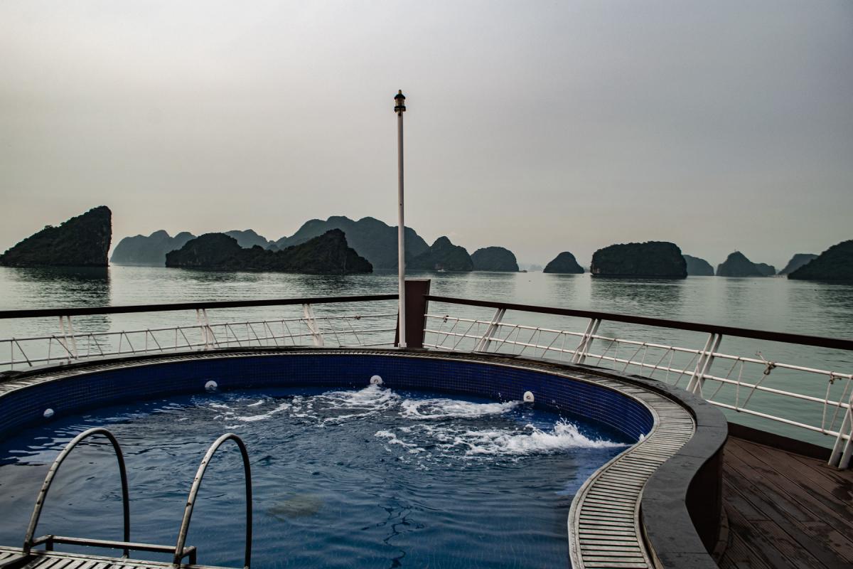 halong bay vietnam cruise 