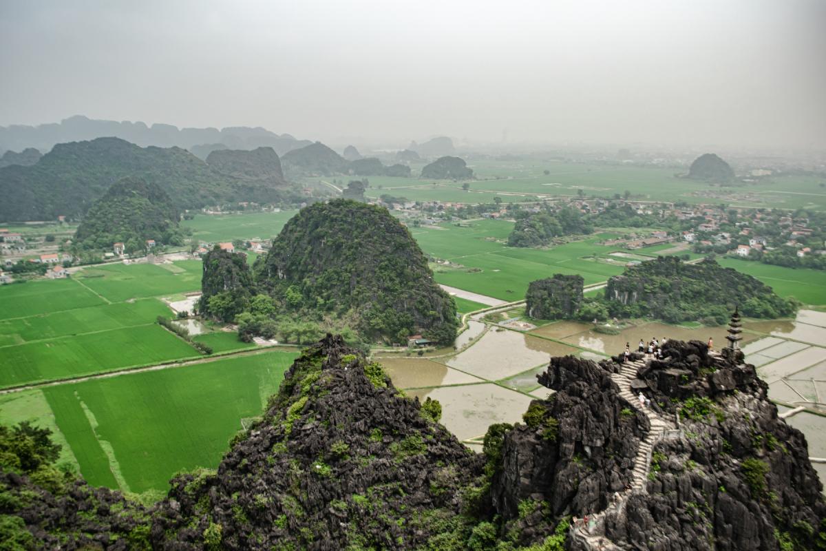 Mua caves ninh binh vietnam mountain