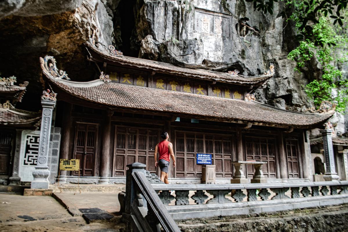 Ninh Binh temples Vietnam