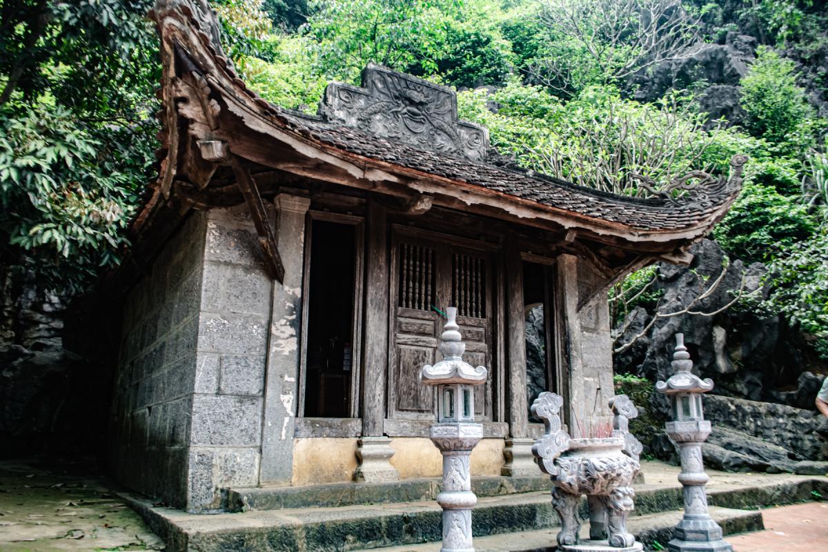 Ninh Binh temples Vietnam