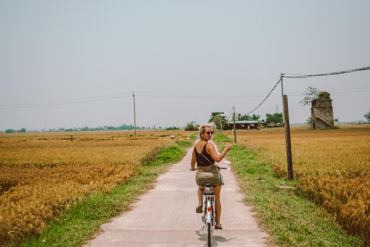 hoi an biking rice fields