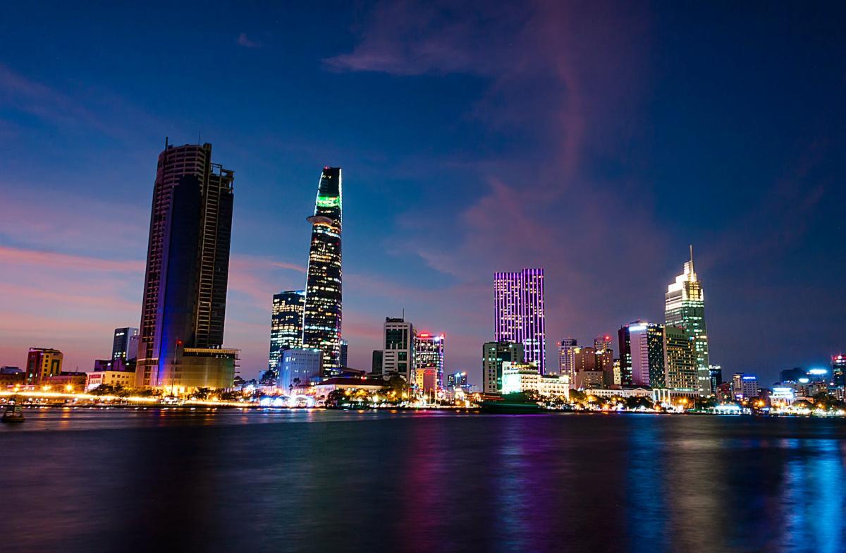 photography of city buildings