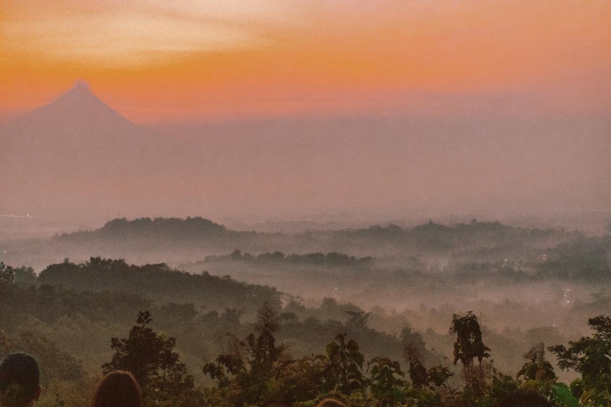Setumbu Hill sunrise viewpoint Borobudur temple