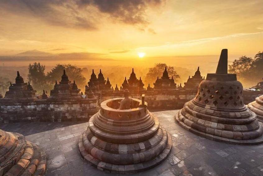 borobudur sunrise temple