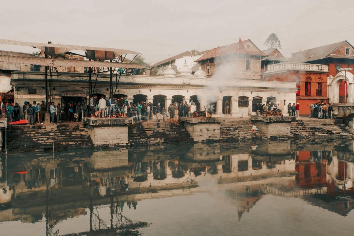 people at the pashupatinath temple
