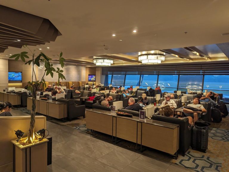 Plaza Premium SIngapore Changi airport