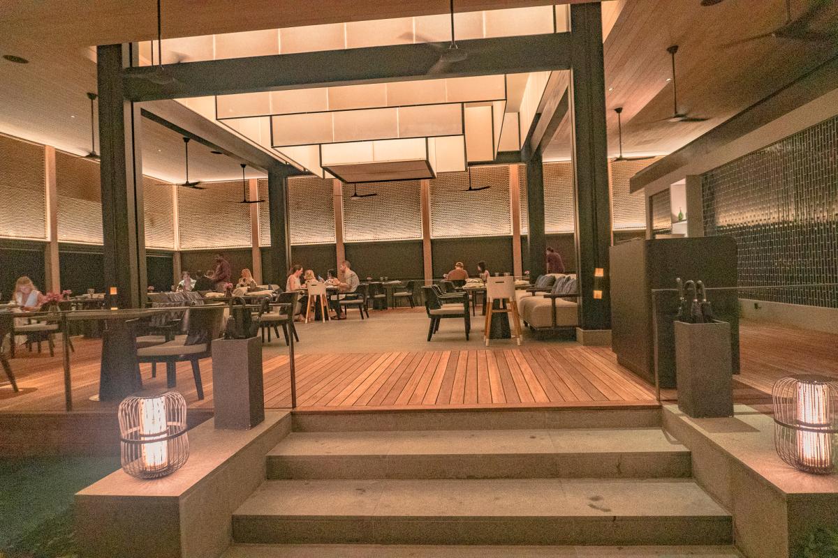 Summer pavilion restaurant ritz carlton maldives