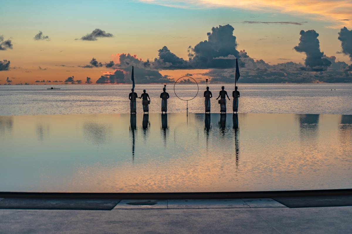 eau bar sunset ritz carlton maldives