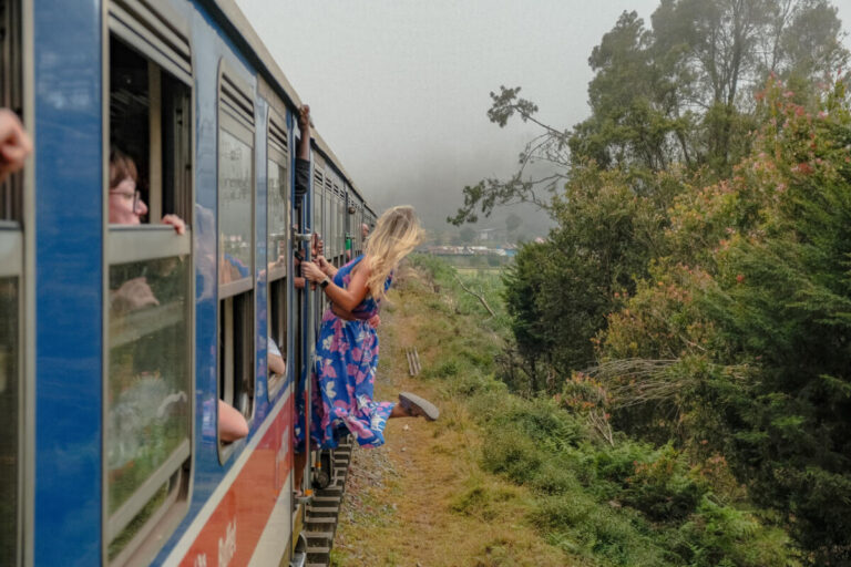 Kandy to Ella train ride sri lanka
