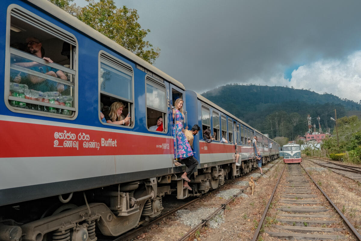 Kandy to Ella train sri lanka