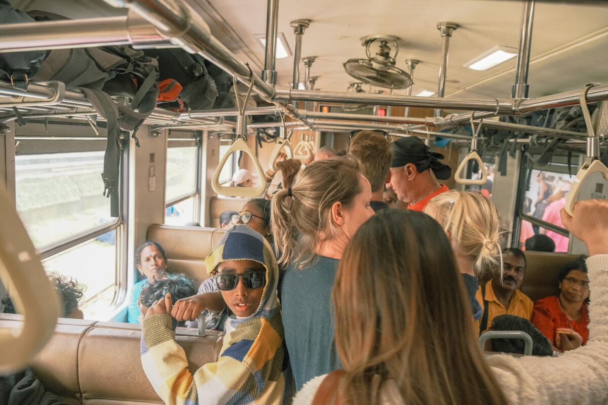 kandy to ella train sri lanka crowded