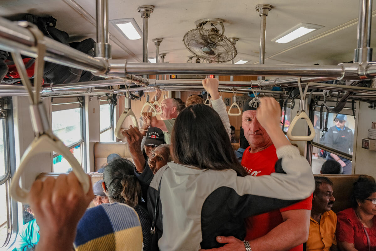 kandy to ella train sri lanka crowded