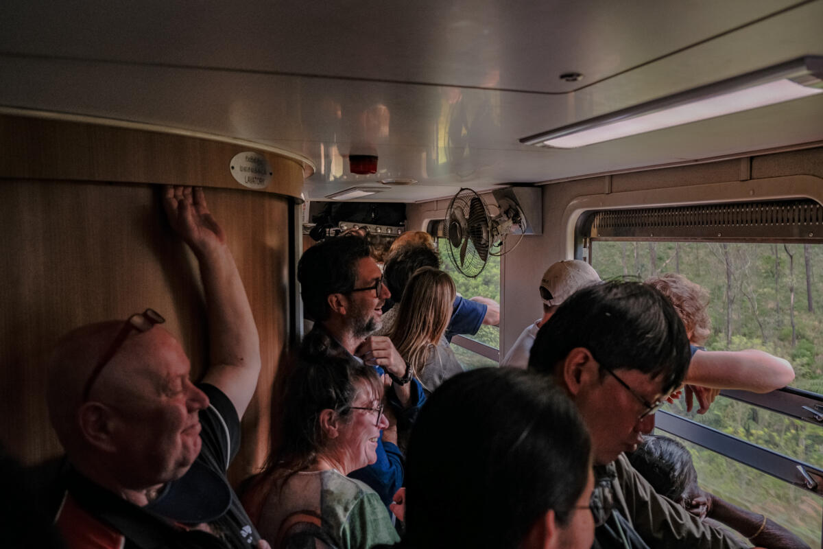 kandy to ella train sri lanka crowded