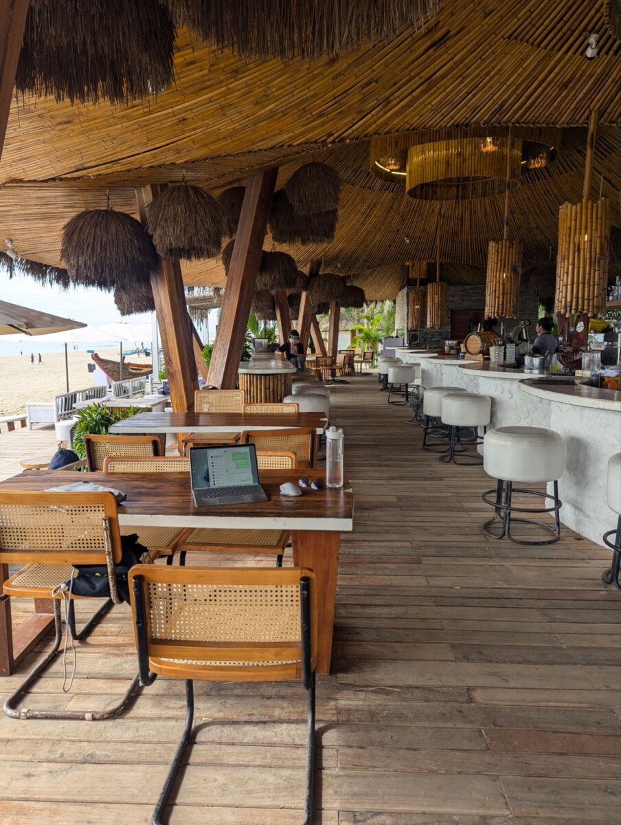 maia beach bar da nang