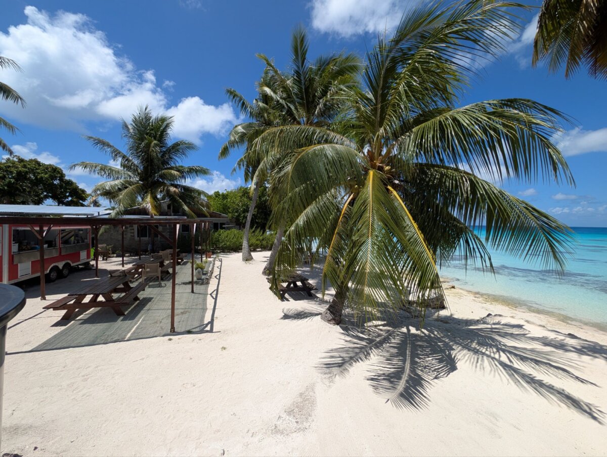 Dive shop o2 fakarava