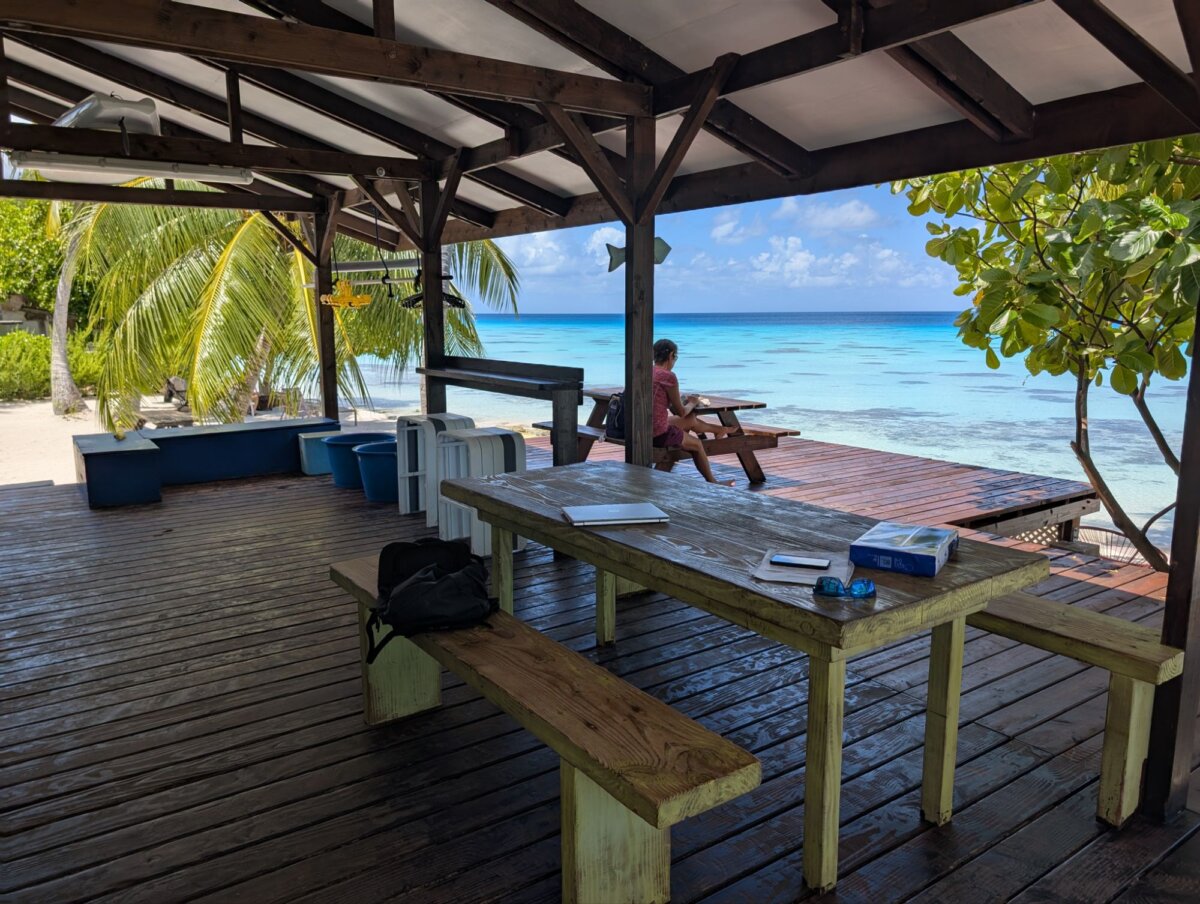 Dive shop o2 fakarava