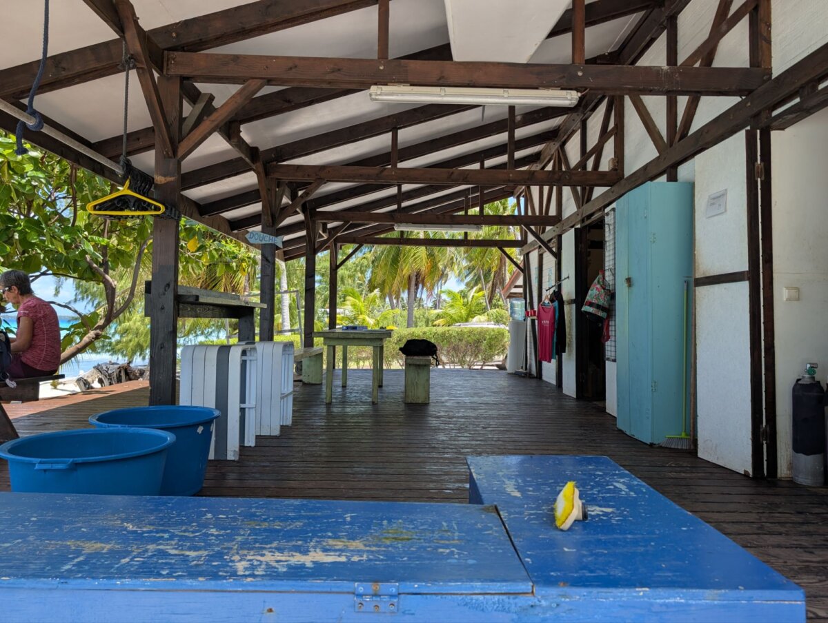 Dive shop o2 fakarava