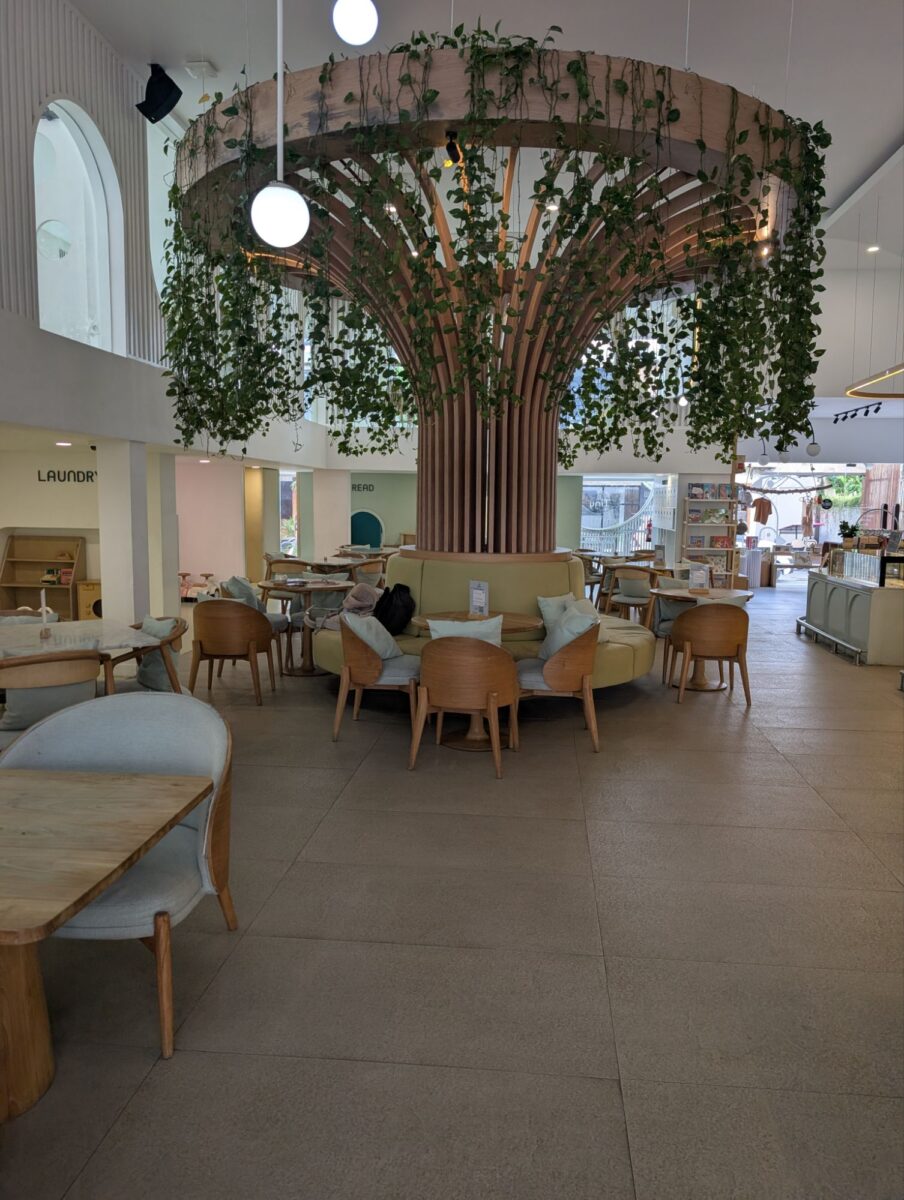 Tiny healthy family cafe bali 