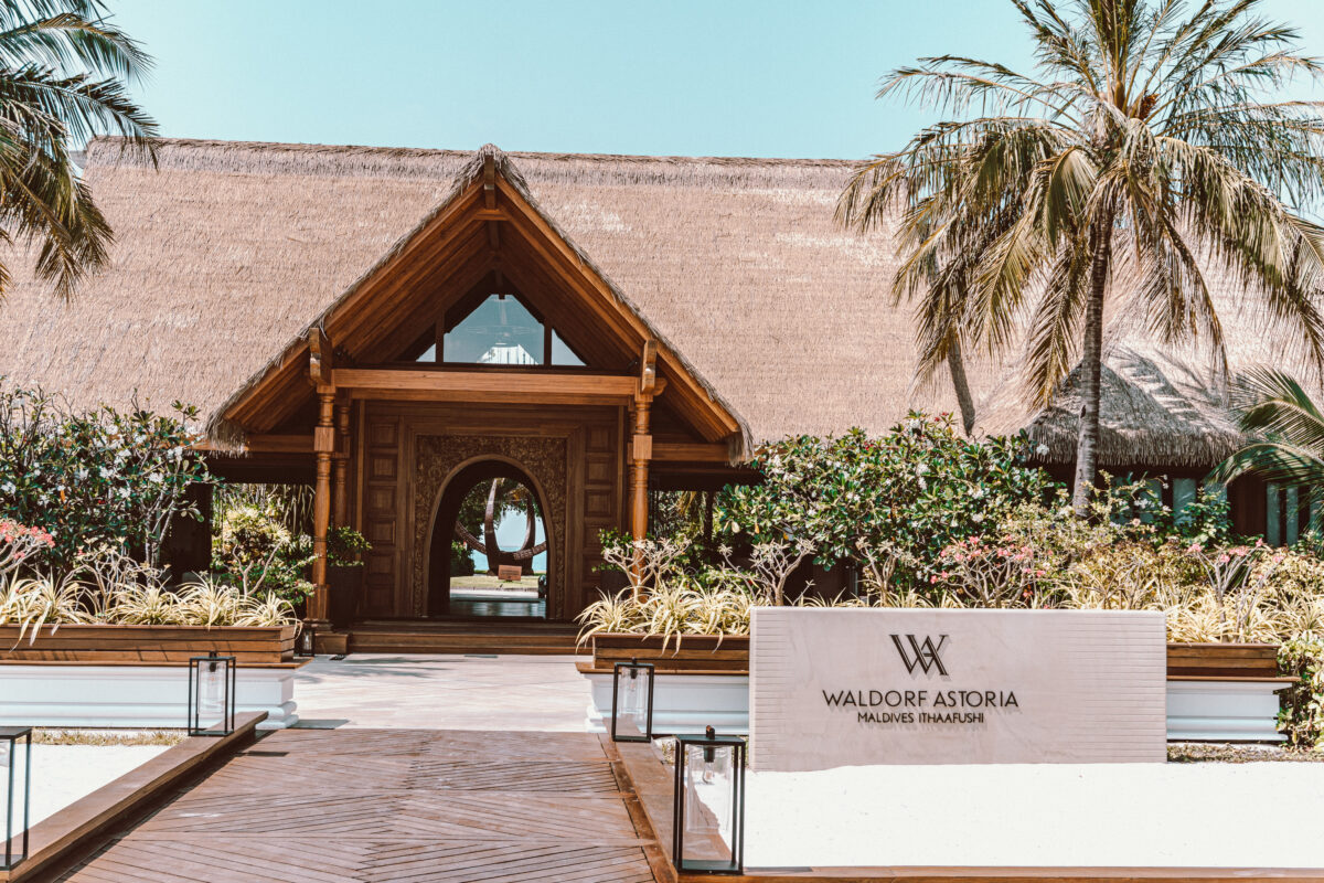 waldorf astoria entrance building maldives